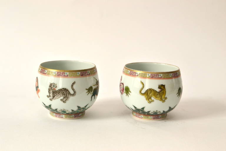 Pair of Chinese porcelain bowls. 19th/20th century