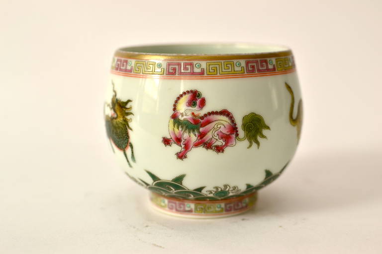 20th Century Pair of Chinese porcelain bowls