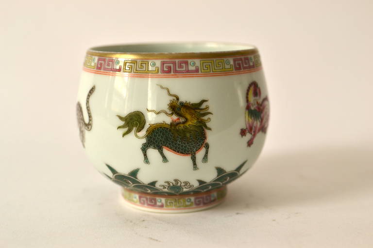 Pair of Chinese porcelain bowls 1