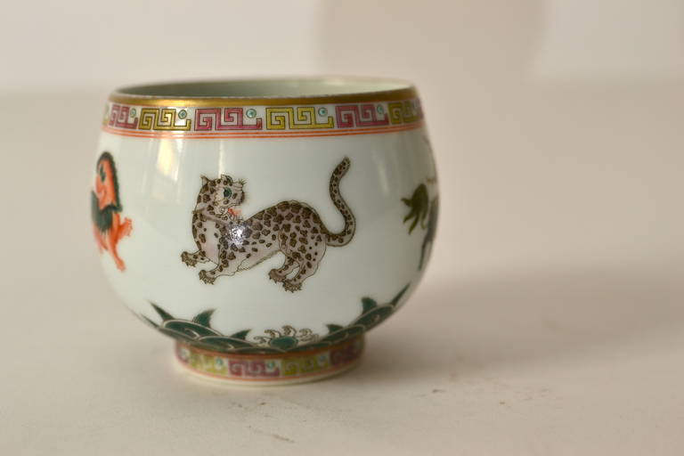 Pair of Chinese porcelain bowls 2