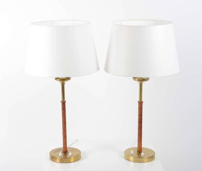 A pair of table lamps in brass and braided leather designed by Bertil Brisborg for Nordiska Kompaniet, (NK), Sweden, 1950's 

Recently rewire

