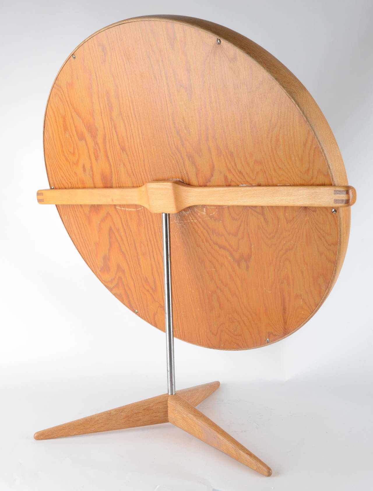 Table mirror in oak, designed by Uno & Östen Kristiansson for Luxus. Sweden, 1960´s.