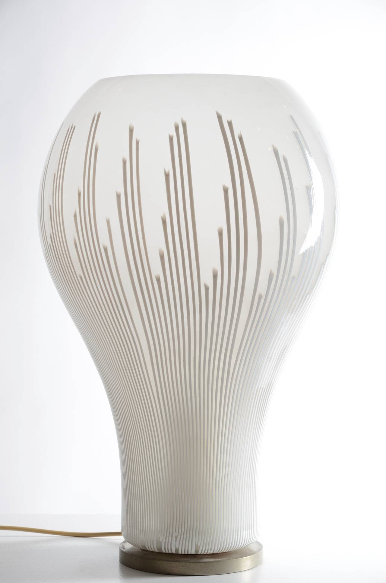 A table lamp in handmade Murano glass by Ludovico Diaz de Santillana for Venini. Height 52 cm / 20.47 inches.