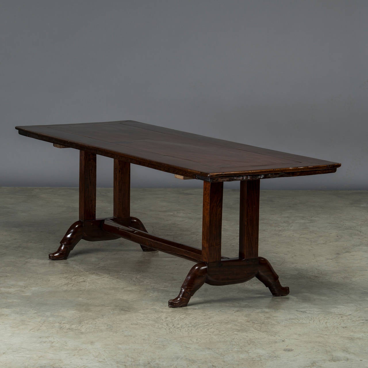Table from the Philippines crafted in Narra hardwood. Table legs with 