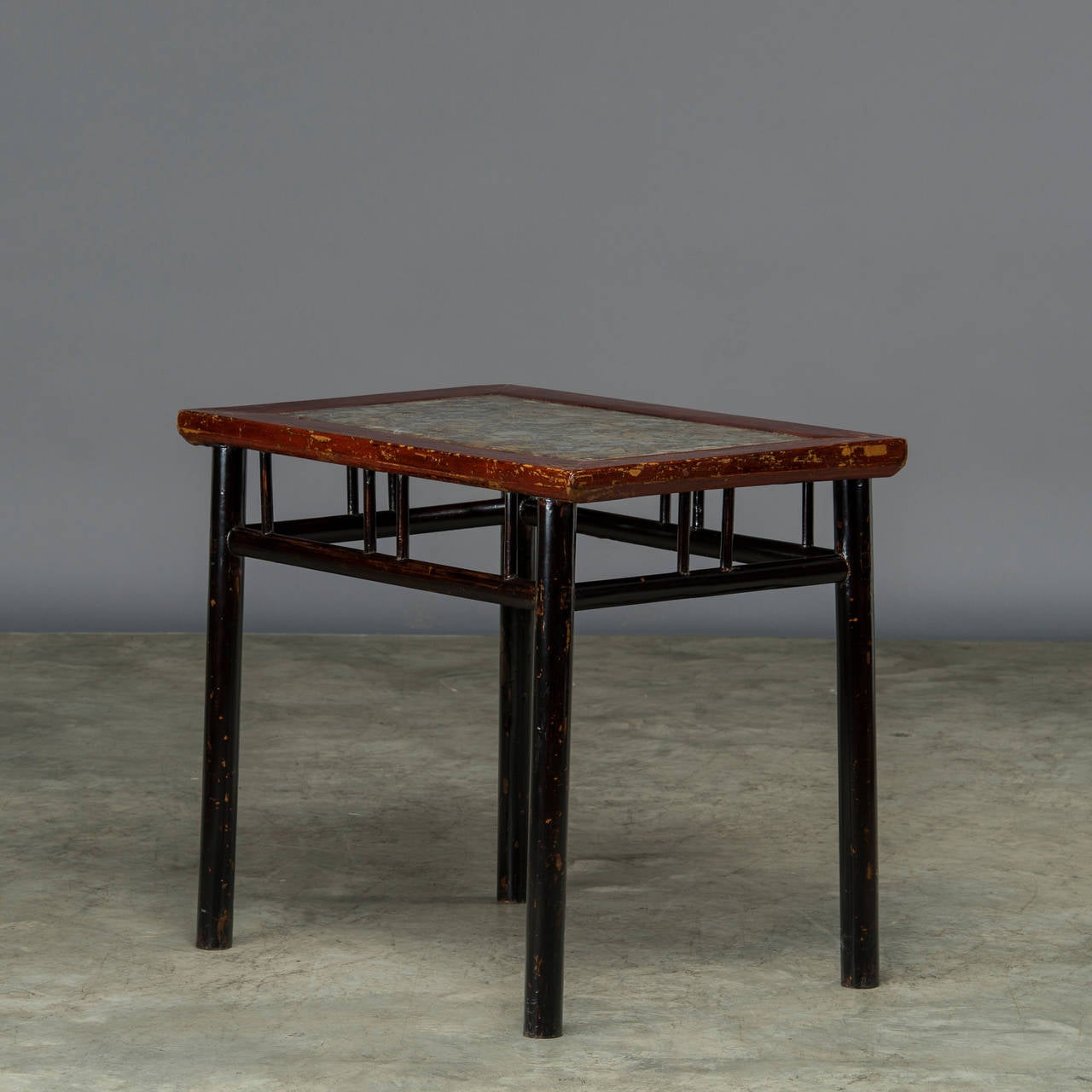Wine table in original black and red lacquer with stone top inlay. 
Occur with original patina and beautiful finish,
Jiangsu, 1820-1840.