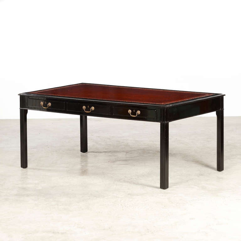 Impressive large partner desk in black polished mahogany with 3 draws on each side.
Tabletop feed with brown leather with embossed border.
England, circa 1950.