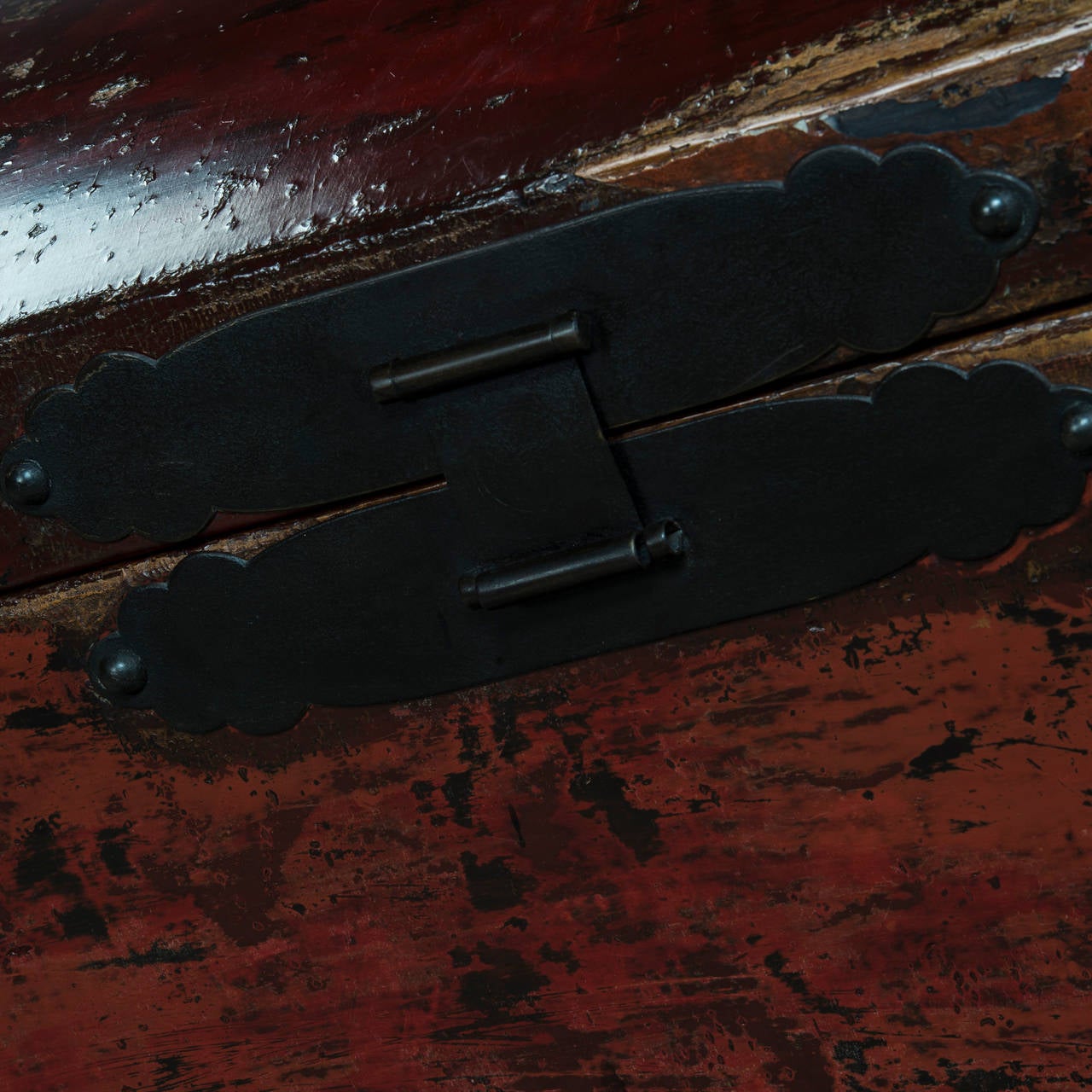 Chest with thick red original lacquer and very charming patina. 
