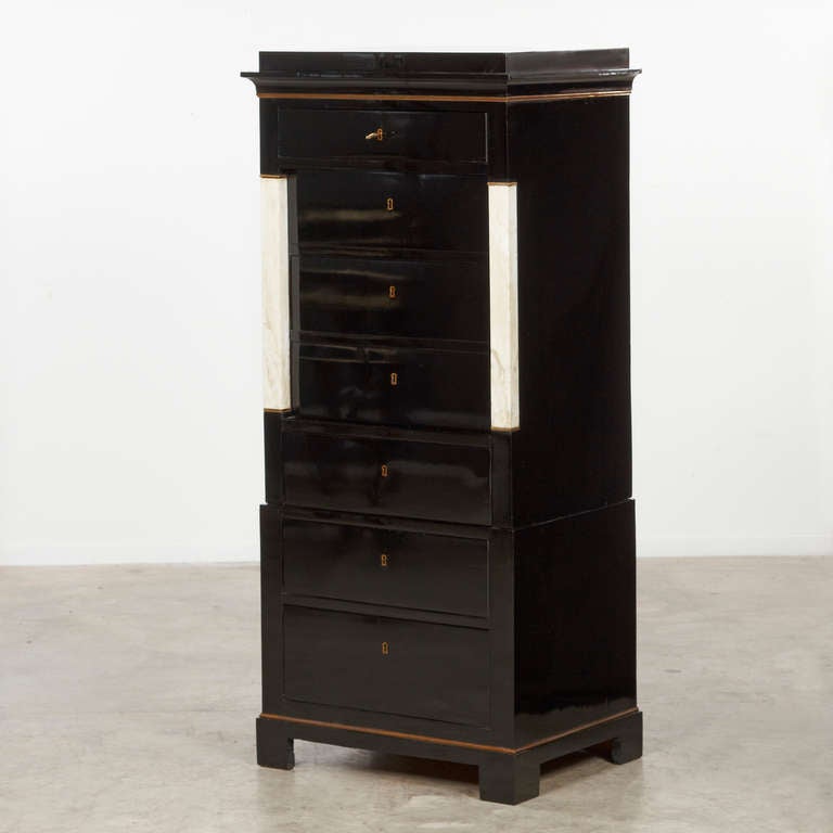Classicism chiffonier in ebonized mahogany. Seven drawers, three with marble pillars in both sides. Below the top fillet and above the bottom fillet, brass moulding.
Denmark, 1810-1820. An elegant and very useful piece of furniture.
