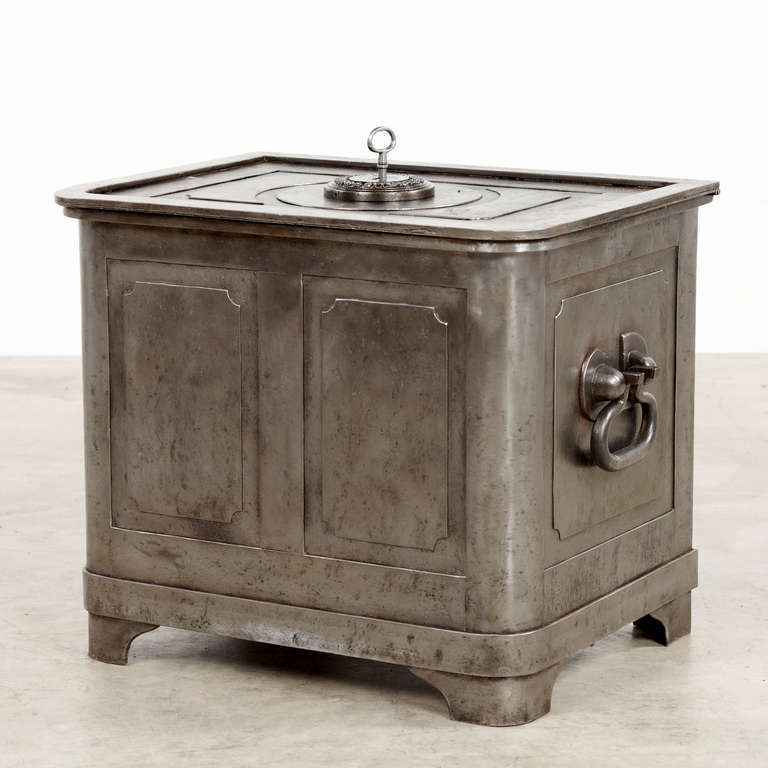 Safe in polished iron with handles in both sides. On top of the lid is a rosette around the keyhole and under the lid you find the key locker. Front and sides with profiles. Very cool and decorative.