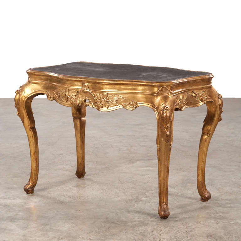 Elegant Italian Rococo table, woodcut and gilt, Italy, circa 1770. The tabletop is stone.