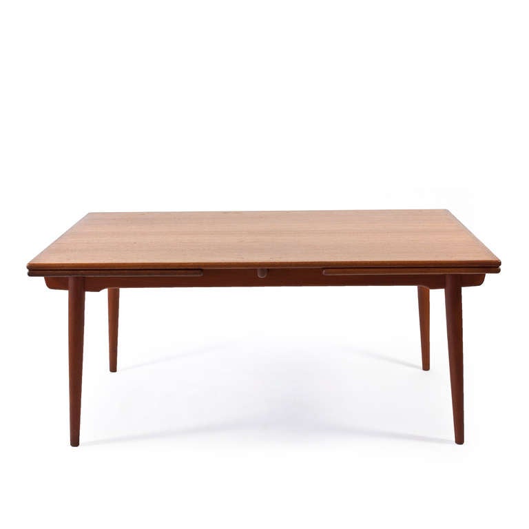 A large Hans J. Wegner teak dining table. 

Slightly oblique tapering legs of teak, two extension leaves - measuring 280 cm when fully extended. 

Fine refinished condition. 

Manufactured and stamped by cabinetmaker Andreas Tuck.