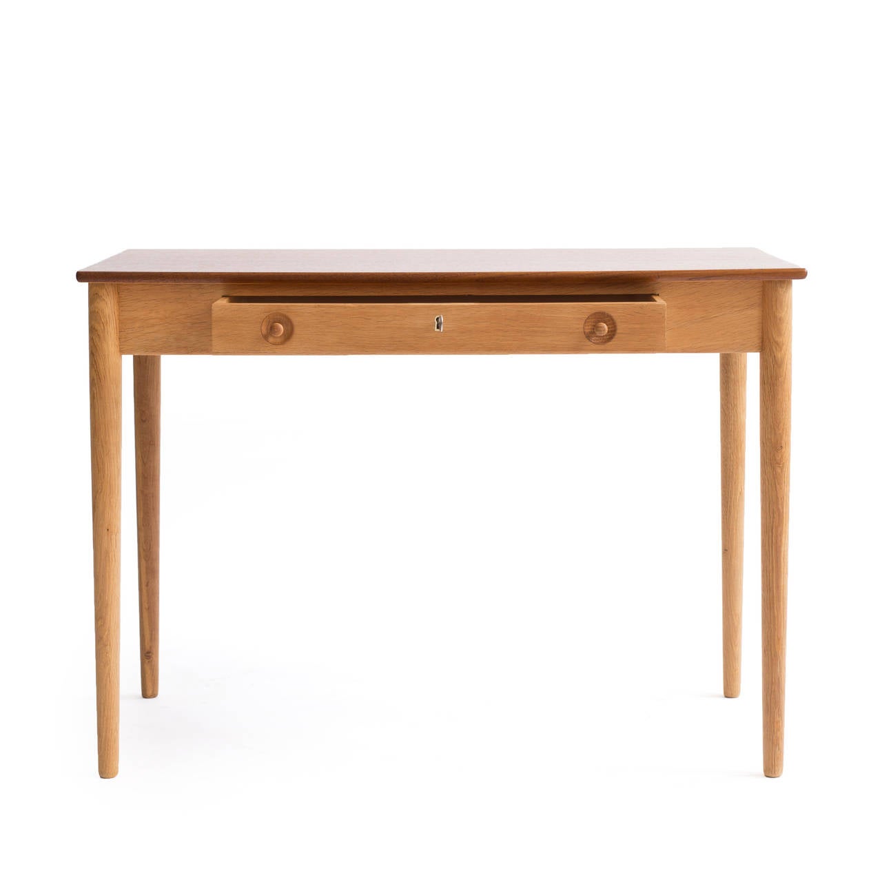 Hans J. Wegner writing desk with one front drawer, legs and frame of oak, top of teak.

A small and elegant desk designed by Wegner 1950s and manufactured by Ry Møbler, Denmark, model RY32.