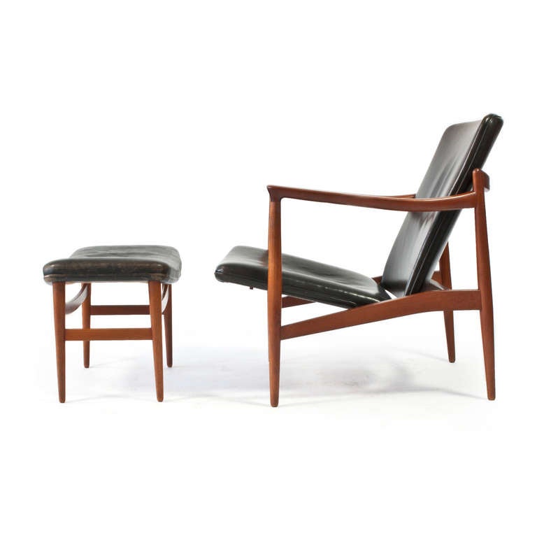 Jacob Kjaer teak lounge chair with adjustable back and seat. Matching ottoman. 

Designed and executed by master cabinetmaker Jacob Kjaer, 1956. 

Beatiful patinated teak with a deep glow and original patinated black-dyed natural leather.