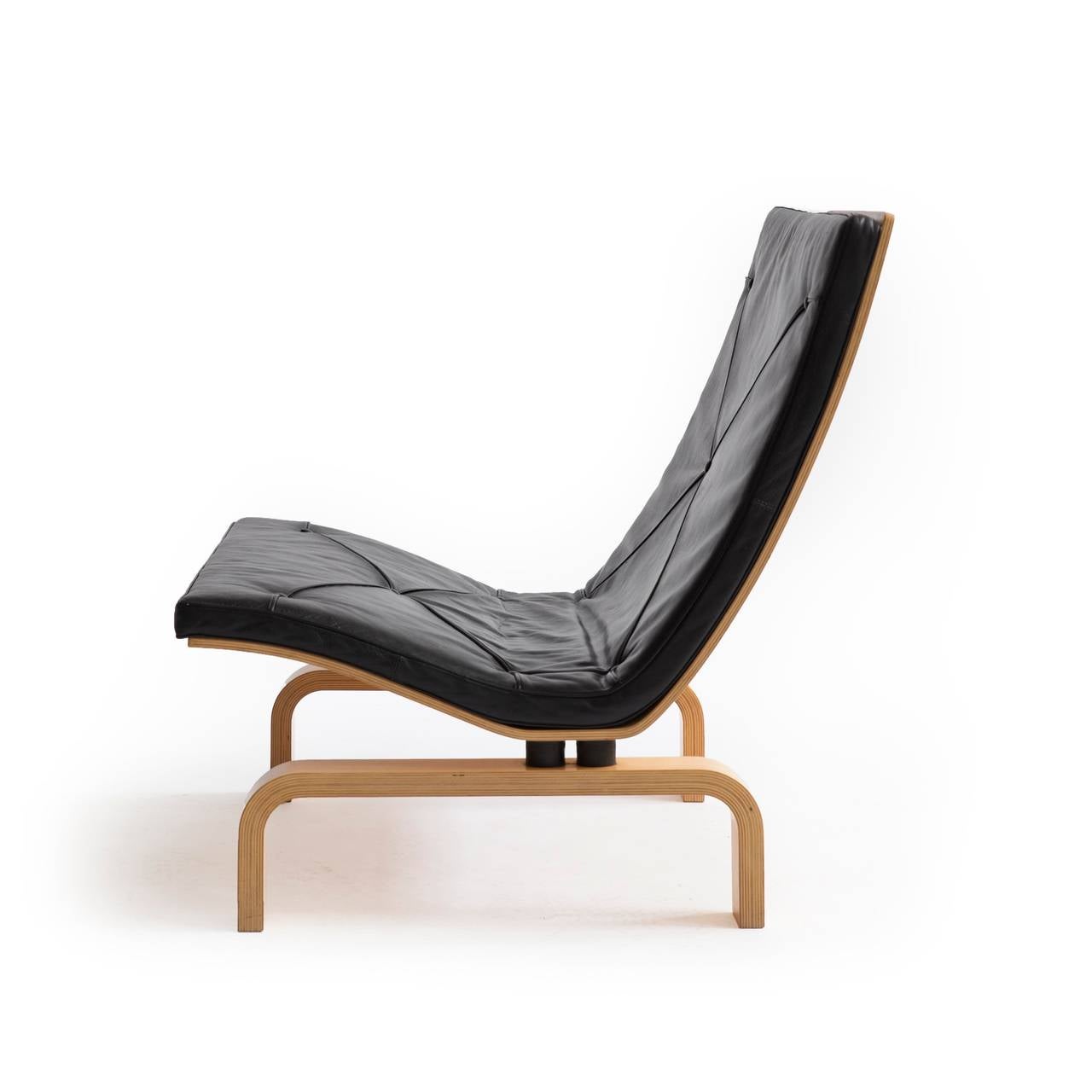 Poul Kjærholm PK-27 easy chair. 

Moulded laminated maple frame and original loose cushion in black leather, fitted with buttons. 

Designed by Kjaerholm 1971 and manufactured by E. Kold Christensen.