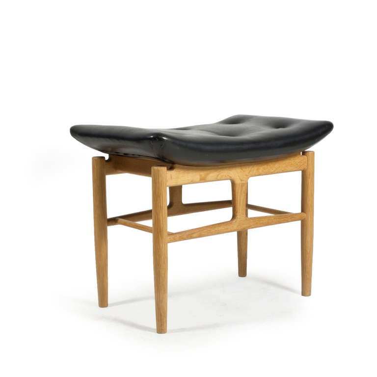 An exceptional and rare Finn Juhl stool designed for 'Bing & Grøndahl's shop at Amager torv in Copenhagen, 1946. 

The stool is manufactured by cabinetmaker Niels Vodder and appears in fine original condition.  

Patinated oak and black leather.