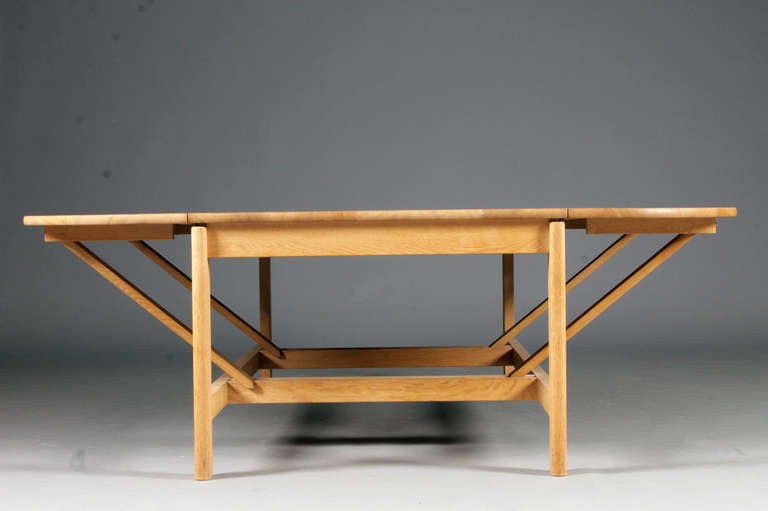 Drop-leaf coffee table by Søren Holst for Fredericia Furniture.
Model: 5396
Design 1984
Oak.
Nice vintage condition.