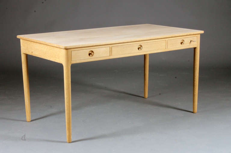 Desk by Hans J. Wegner for Andreas Tuck.
Solid oak.
Model: AT-305
Design 1955
Nice refinished condition.