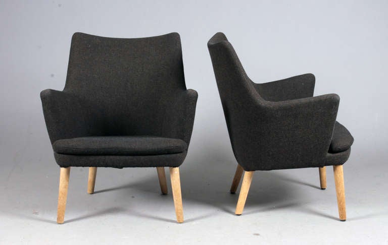 Mid-Century Modern Pair of Lounge chairs by Hans J. Wegner for AP Stolen.
