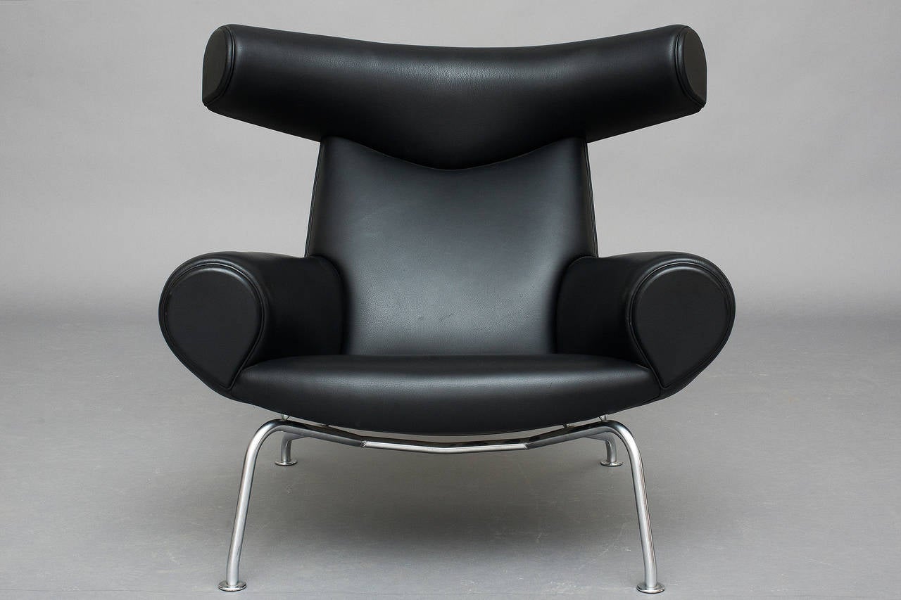 Ox chair by Hans J. Wegner for Erik Jorgensen.
Lounge chair.
Model: Ox Chair.
Design 1960.
Black leather.
Fine condition, minimal wear.