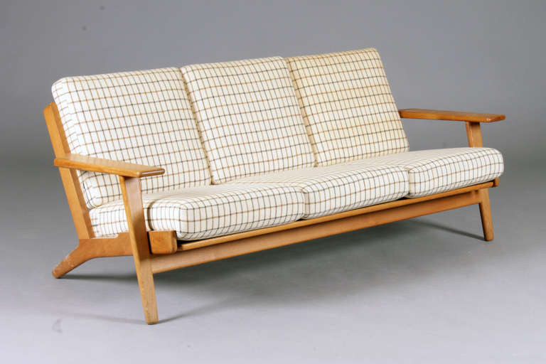 Sofa, 3-seater, Model: GE 290 by Hans J. Wegner for Getama.
Oak, cushions with wool upholstery.
Very nice vintage condition.
