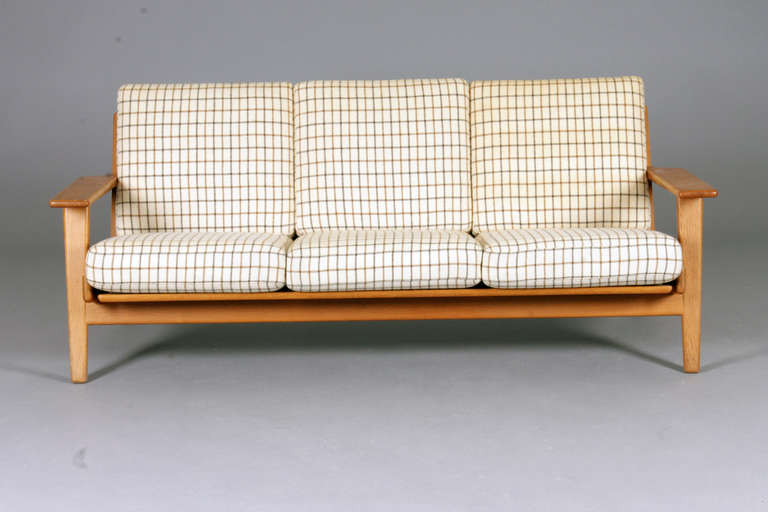 Mid-Century Modern Sofa, 3-seater, Model: GE 290 by Hans J. Wegner for Getama.
