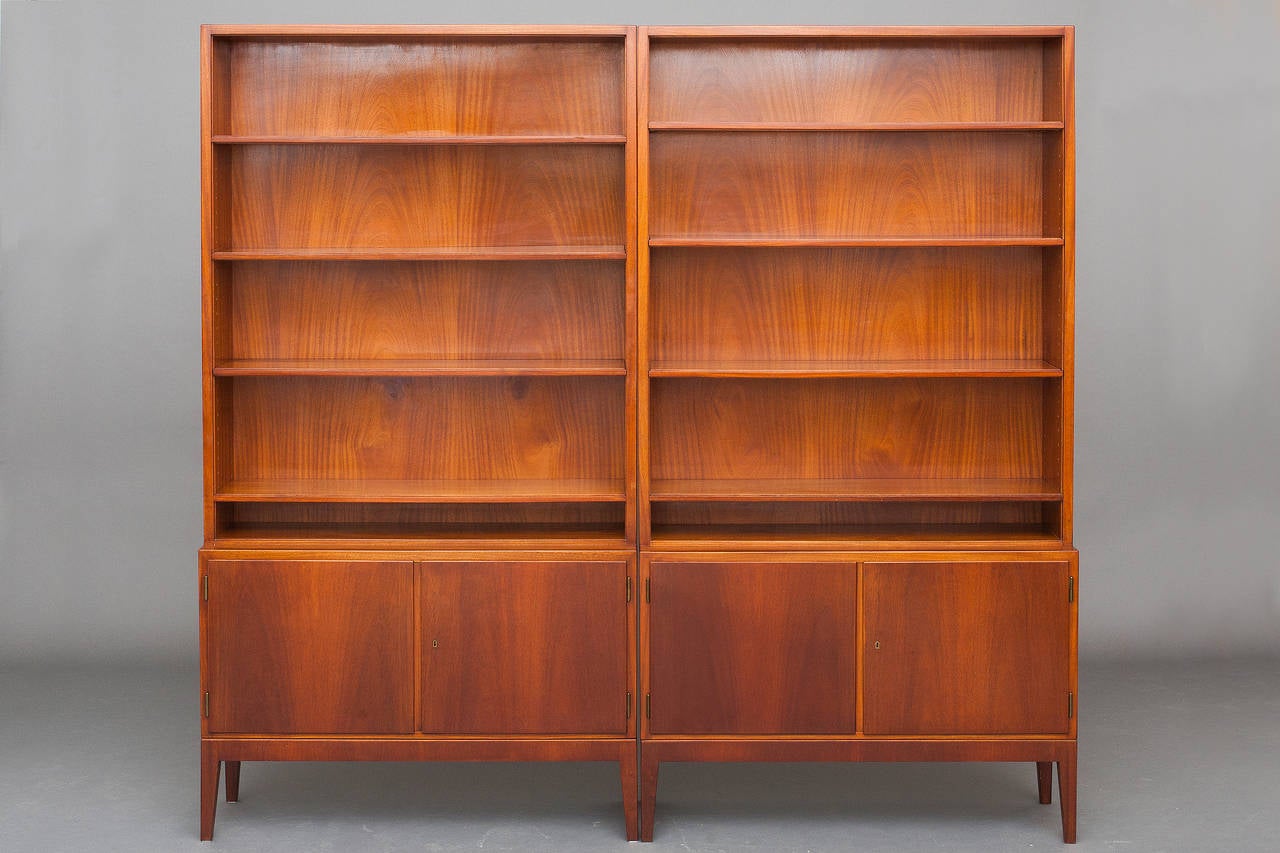 Pair of Bookcases with cabinets by Danish Cabinetmaker.
Cuban mahogany.
Very high quality and in a very nice condition.