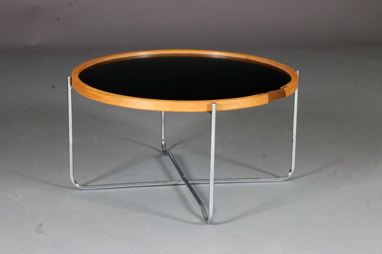 Tray table by Hans J. Wegner for Getama.
Formica & chrome plated steel.
Nice used condition.