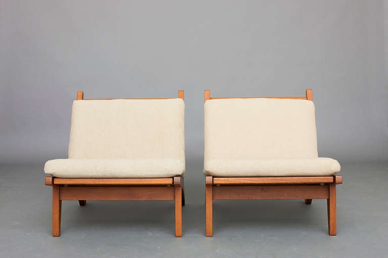 Mid-Century Modern Pair of Lounge Chairs by Hans J. Wegner for Getama