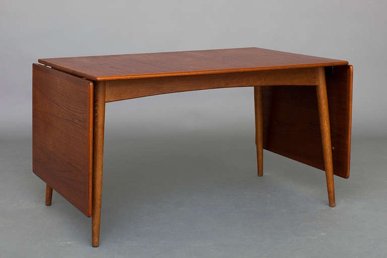 Drop-Leaf table by Hans J. Wegner for Andreas Tuck.
Model: AT 313
Design: 1958
Teak & oak.
Nice refinished condition.