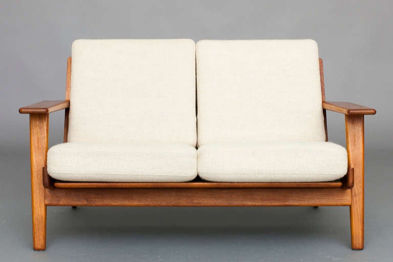 Mid-Century Modern Sofa, 2-Seater by Hans J. Wegner for Getama