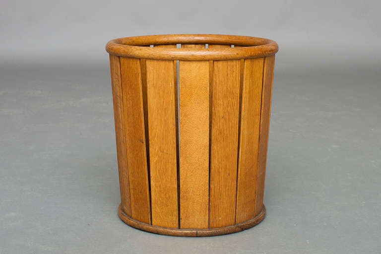 Waste paper basket by Hans J. Wegner for Plan Furniture.
Oak.
Nice vintage condition.
Very rare.
