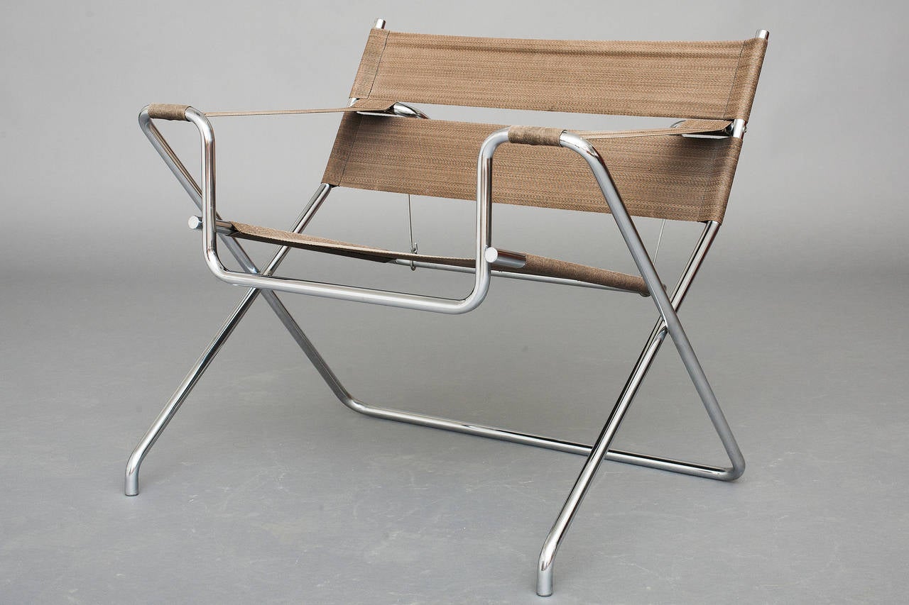 Folding chair, model: D4 by Marcel Breuer for Thonet.
Design 1927.
Chromium-plated tubular steel.
Nice used condition, stain on the seat, see photo.
From 1950s.