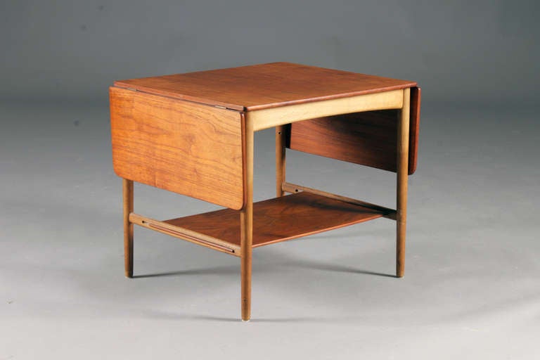 Drop-leaf coffee table with shelf by Hans J. Wegner for Andreas Tuck.
Model: AT 32
Teak & oak.
Nice vintage condition.