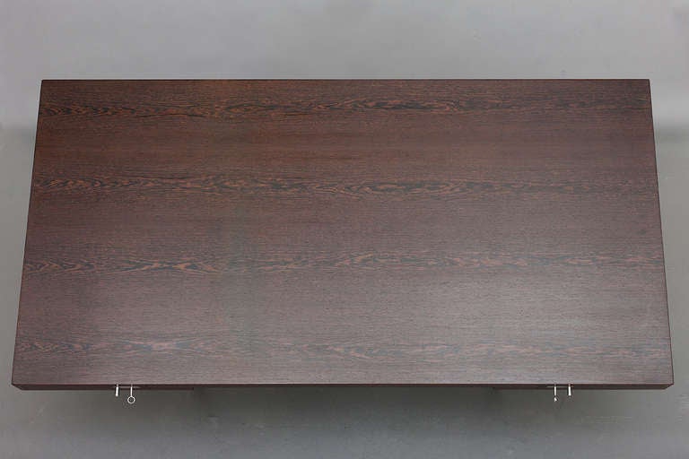Desk Model: JH 810 by Hans J. Wegner for Johannes Hansen In Excellent Condition In Copenhagen, DK