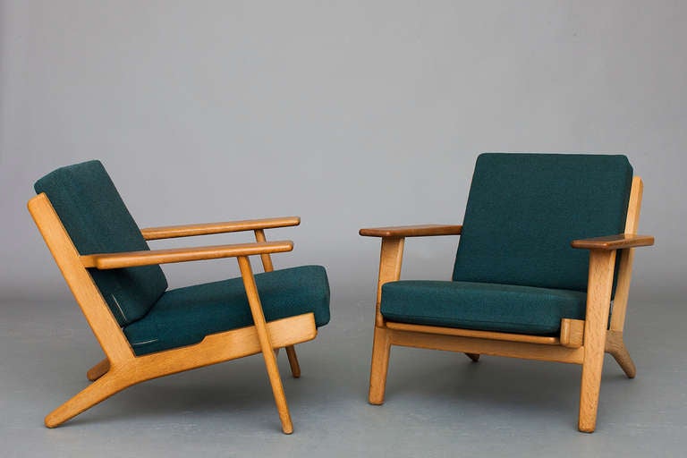 Mid-20th Century Pair of Lounge Chairs and Three-Seat Sofa by Hans J. Wegner for Getama