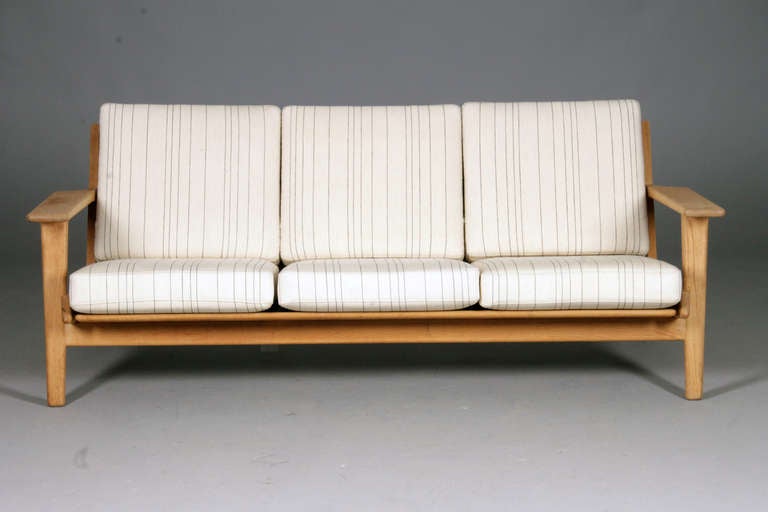Mid-Century Modern Sofa, 3-seater. Model: GE-290 by Hans J. Wegner for Getama.