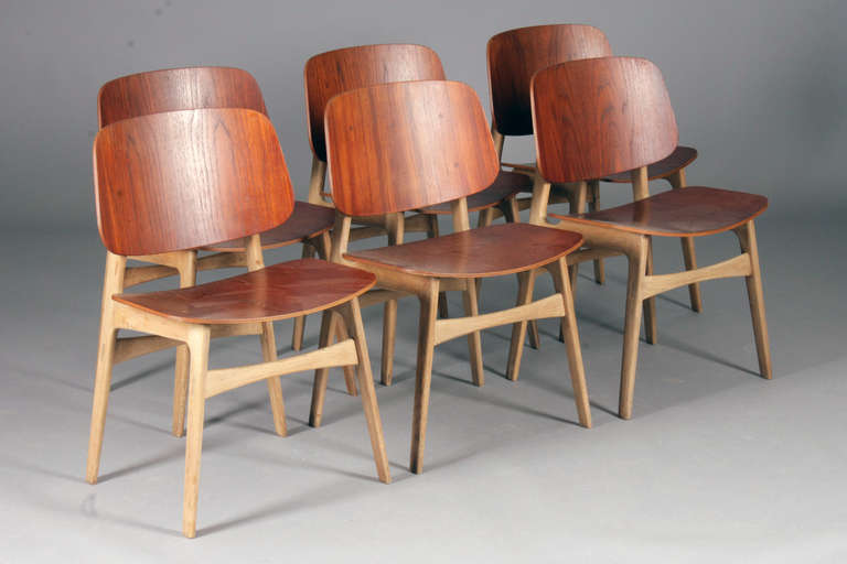 Set of 6 Shell chairs by Borge Mogensen for Soeborg Furniture.
Model: 155
Arts & Craft Exhibition 1952
Oak and teak.
Nice vintage condition.