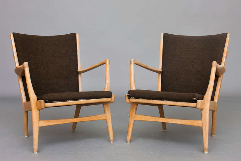 Pair of Lounge chairs by Hans J. Wegner for AP Stolen.
Model: AP 16
Oak & wool upholstery.
Nice used condition, but needs re-upholstery.