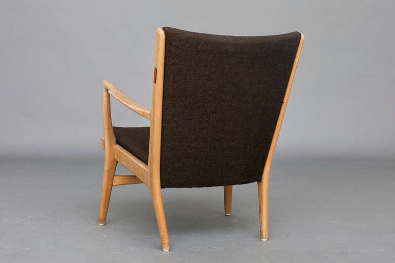 Pair of Lounge Chairs by Hans J. Wegner for AP Stolen In Excellent Condition In Copenhagen, DK