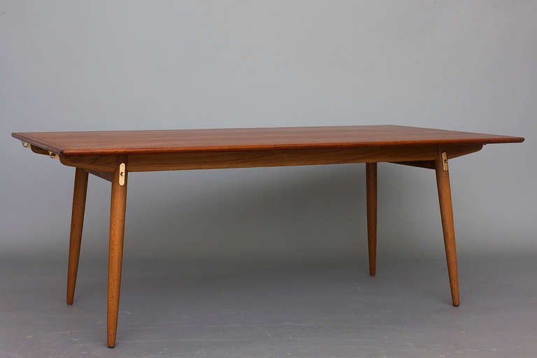 Table with Two Extra Leaves By Hans J. Wegner for Johannes Hansen