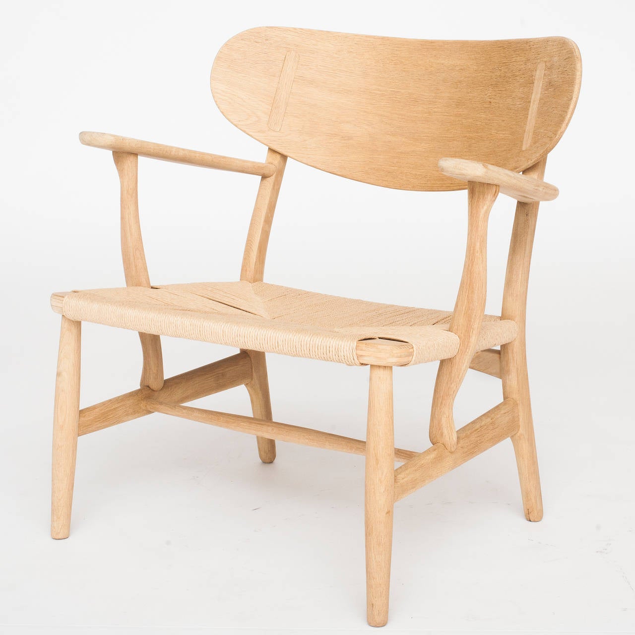 Hans J. Wegner / Carl Hansen & Son.
Lounge chair.
Model: CH 22
Oak & paper cord.