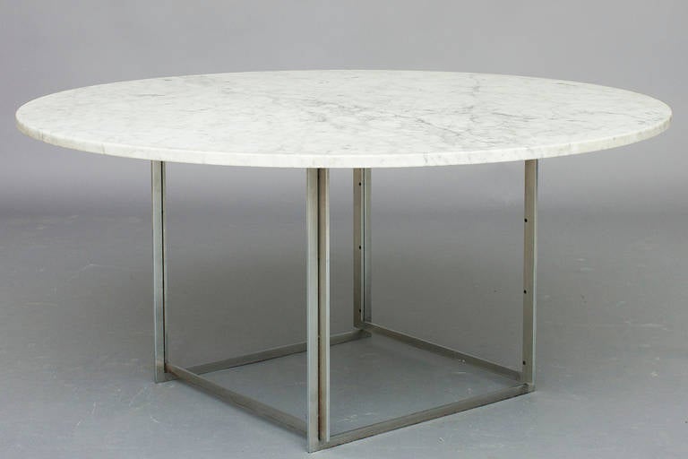 Table, model: PK 54 by Poul Kjaerholm for Fritz Hansen.
 Design 1963.
Steel and flint-rolled marble.
Fine condition, minimal wear.