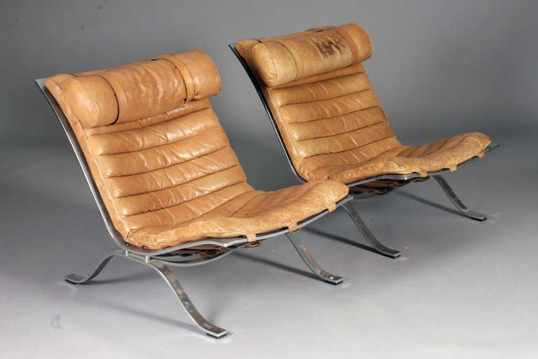 Pair of Ari Lounge chairs by Arne Norell for Norell Möbel AB. .
Chrome-plated steel and leather.
Nice original condition.