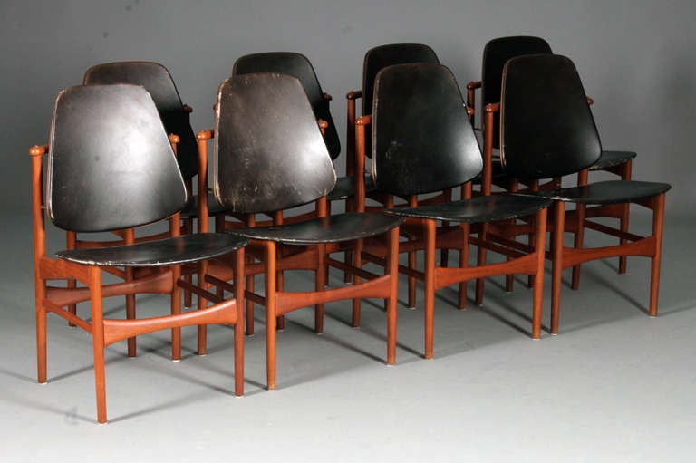 Set of 8 chairs by A. Hovmand Olsen.
Teak & patinated original black leather.
Nice original condition.