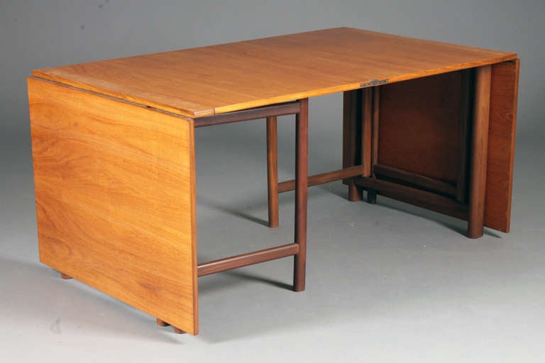 Fold-out table by Bruno Mathsson for Karl Mathsson.
Model: Maria.
Design 1935.
Teak.
Nice refinished condition.