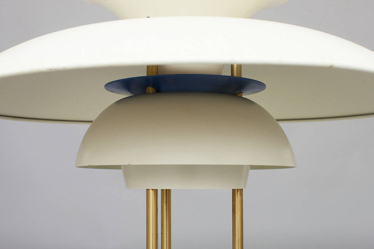 PH5 Table lamp by Poul Henningsen for Louis Poulsen. In Excellent Condition In Copenhagen, DK