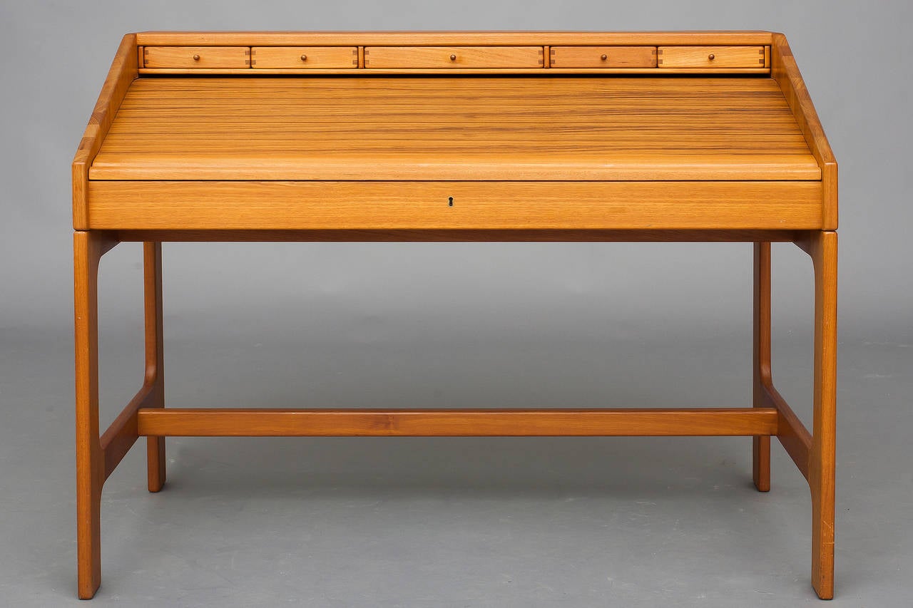 Roll top bureau or desk by John Mortensen for Brdr. Andersen, cabinetmakers.
Solid teak and leather.
Model: 