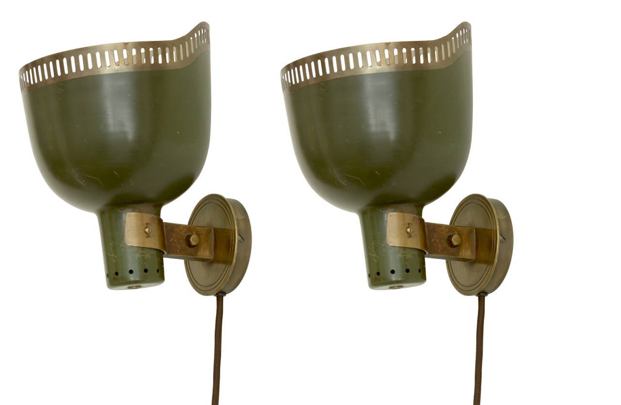 Unique pair of wall lights by Vilhelm Lauritzen, original green painted and brass,
manufactured by Louis Poulsen 1930´s