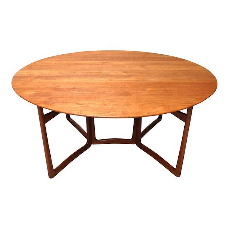 Dining table/folding table, model 20/59 in solid teak, top with two drop leaves, gate leg frame. Designed in 1959.
Manufactured by France & Søn, with maker's label.
Literature: Mobilia, 1960.