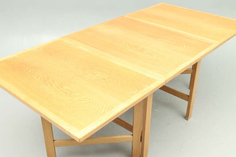 Late 20th Century Vintage Danish Gateleg Table in Oak Designed by Hans J. Wegner For Sale